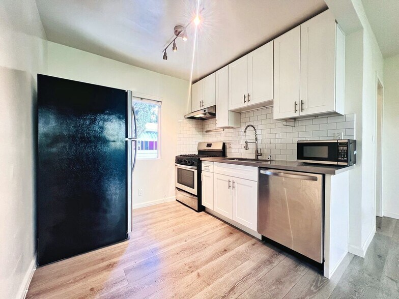 Building Photo - 5525 Harold Way