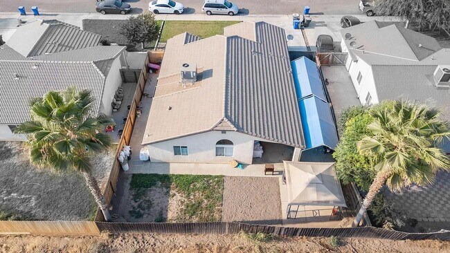 Building Photo - 2455 W Roby Ave