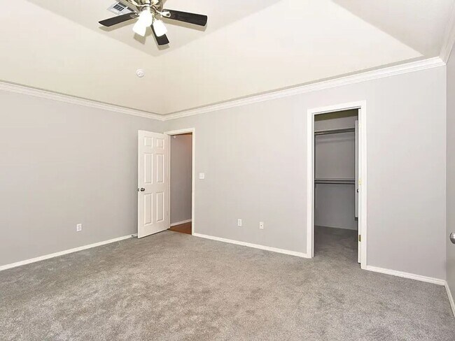 Building Photo - Beautiful 4 Bed 2.5 Bath Property in South...