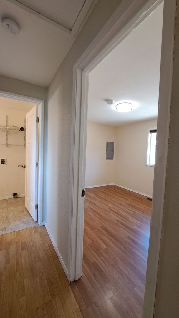 Building Photo - 2 Bedroom 1 Bath Duplex