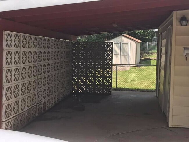 Building Photo - 775 Bobbins Ln