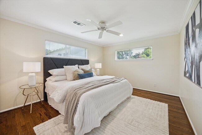 Building Photo - 9222 Bronco Dr
