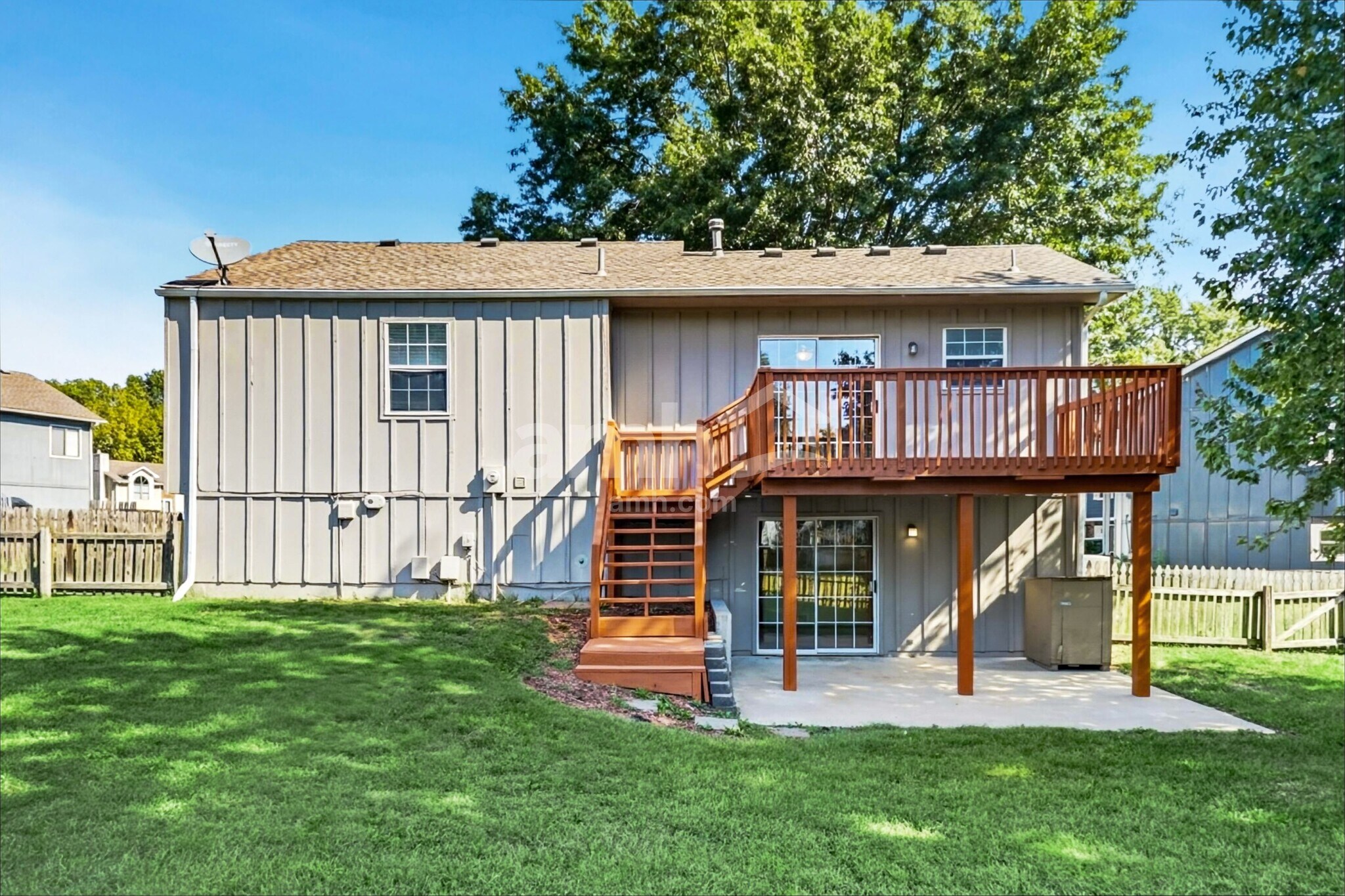 Building Photo - 409 SE Onyx Cir