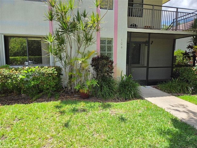 Building Photo - 413 Lakeview Dr