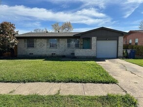 Building Photo - 4614 Hanover Dr