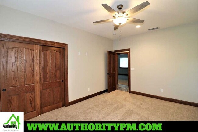 Building Photo - 3071 Bedrock Ln