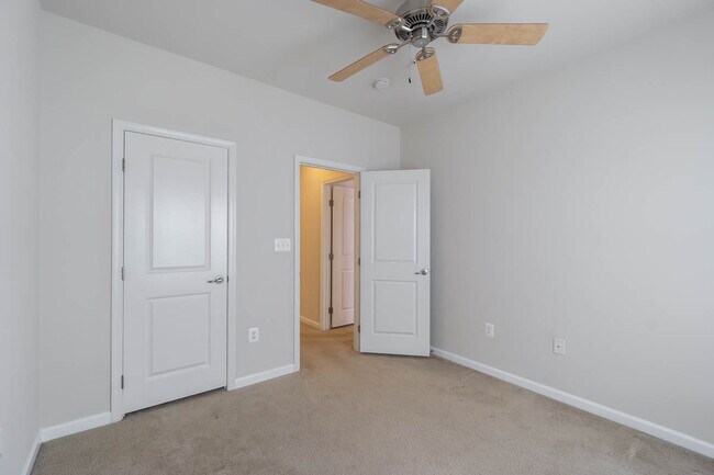 Building Photo - 2504 Hurston Ln NE