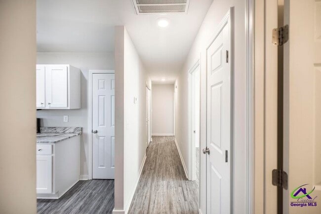 Building Photo - 101 Shasta Dr