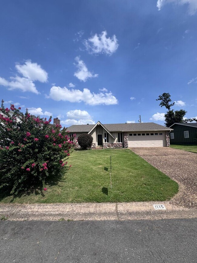 Building Photo - 1115 Briar Creek Rd