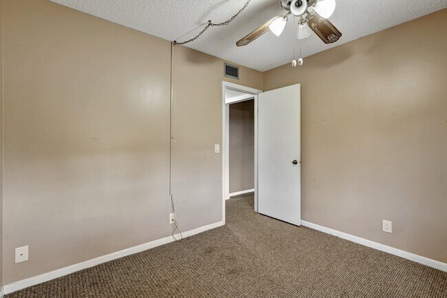 Building Photo - 237 Pine HOV Cir
