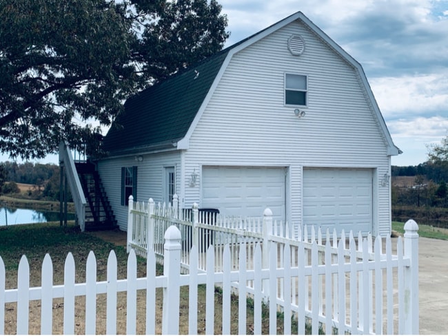 Building Photo - 135 Charity Ln