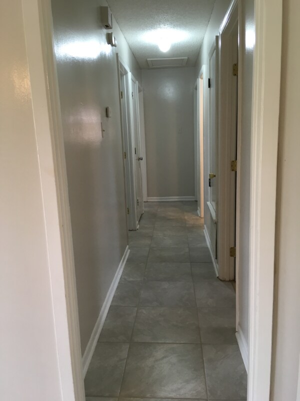 Building Photo - 659 Meadow Dr