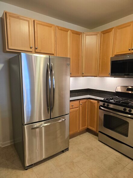 Building Photo - 350 W Elm St