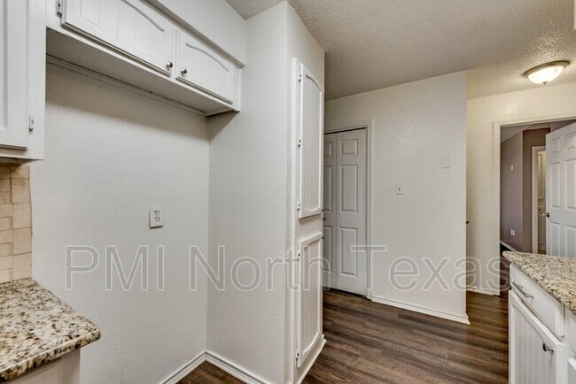 Building Photo - 2907 Kathleen Ln