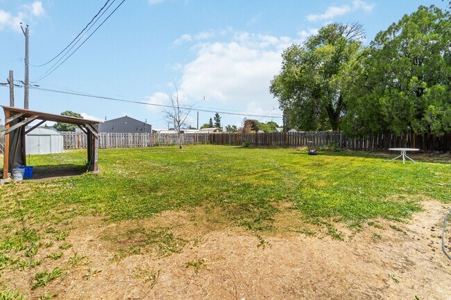 Building Photo - 2 Bed 1 Bath Single Family Home in Spokane...