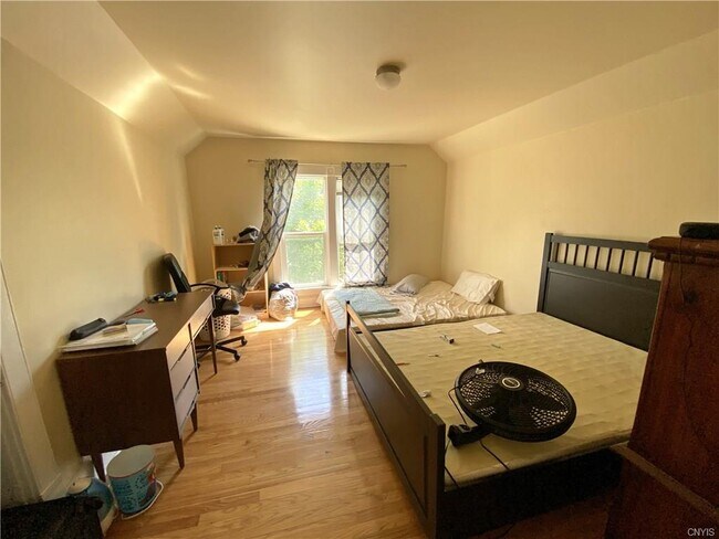 Building Photo - 208 Bassett St