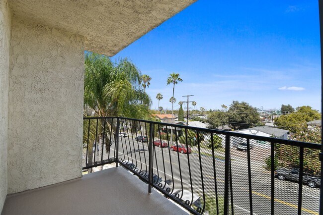 Building Photo - Cabrillo Ave