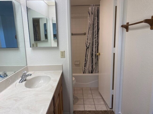 Building Photo - Waterfront 2BR 2B Condo Lower Level, gated with tennis,pool,spa,PRIVATE BEACH/DOCK