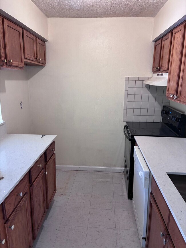 Building Photo - 2309 Giuffrias Ave