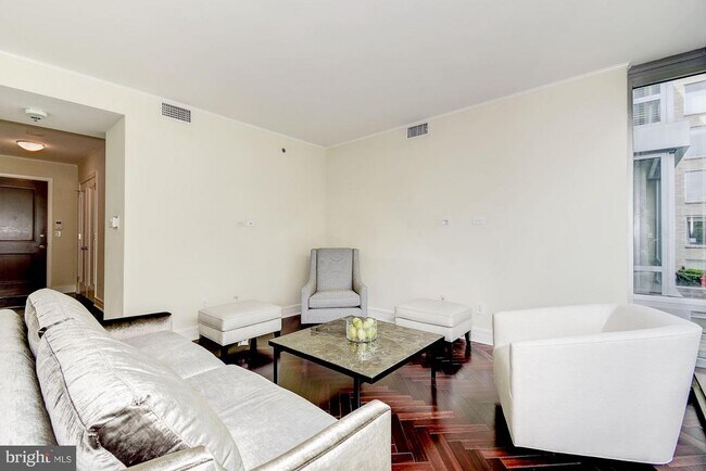 Building Photo - 1155 23rd St NW