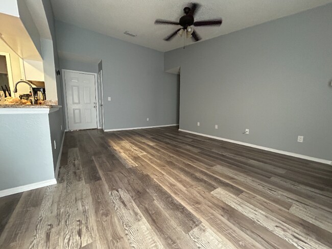 Building Photo - 2550 N Alafaya Trail