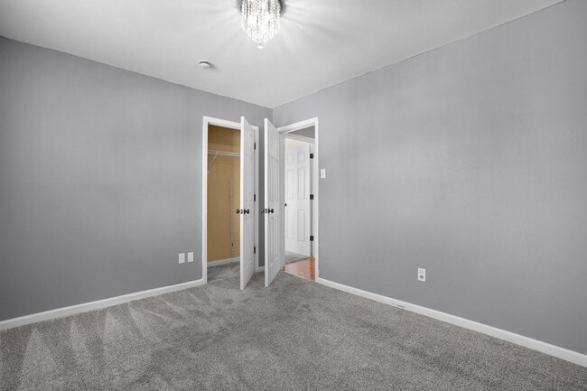 Building Photo - Spacious 4-Bedroom Home Near STL Airport i...