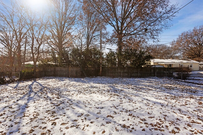 Building Photo - 703 SW 7 St