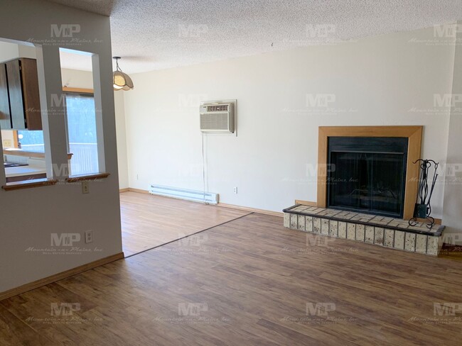 Building Photo - 531 Strachan Dr