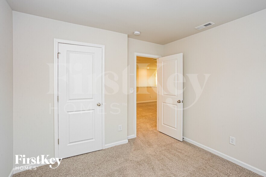 Building Photo - 9522 Hamel St