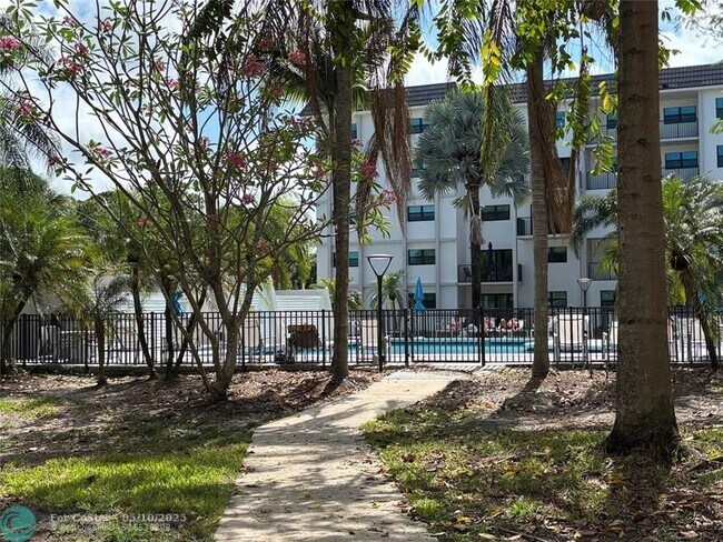Building Photo - 900 River Reach Dr