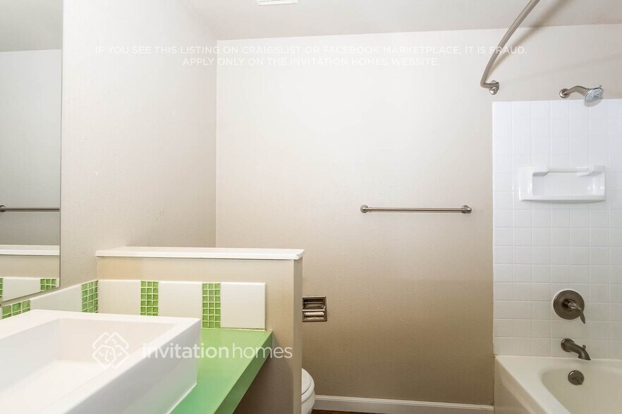 Building Photo - 2401 N Narrows Dr