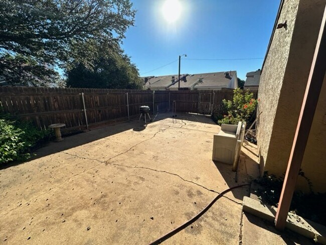 Building Photo - 2-story townhome in SW Lubbock