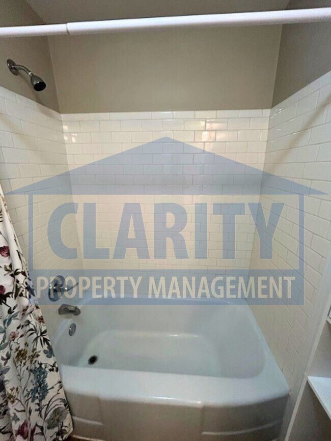 Building Photo - Three bedroom home in Downtown Cleveland!