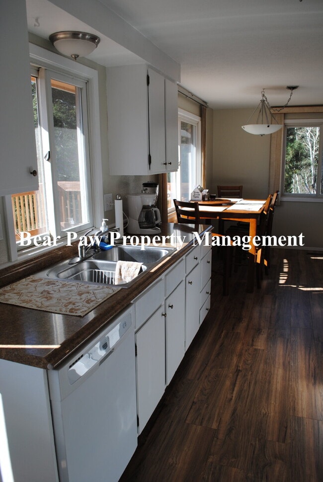 Building Photo - Cute home in Conifer!
