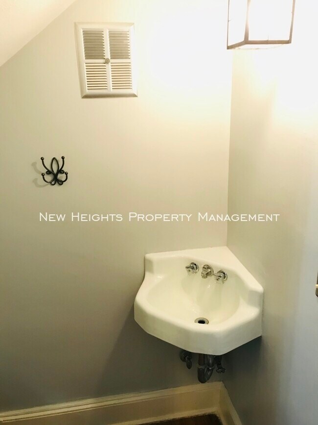 Building Photo - 301 Broad St