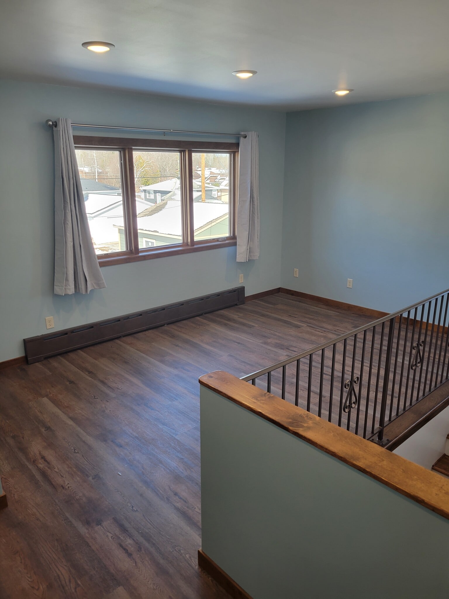 Upstairs Hallway - 4605 Oneida St