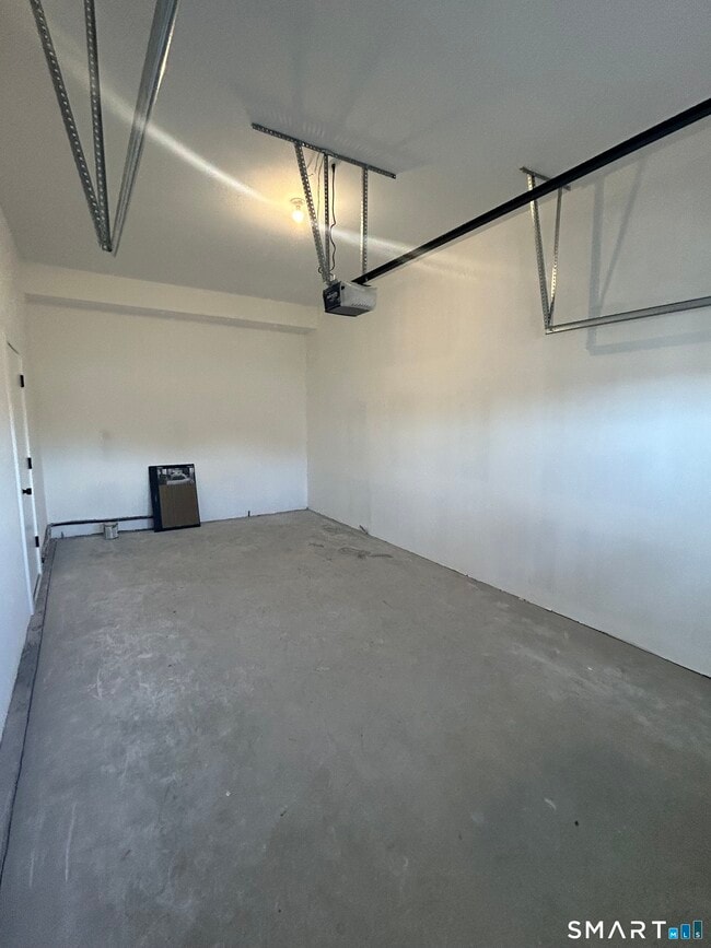 Building Photo - 31 Drive Way