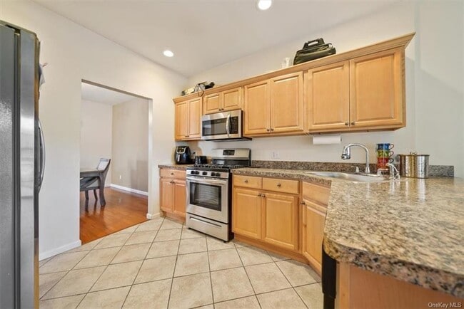 Building Photo - 10 Silas Seaman St