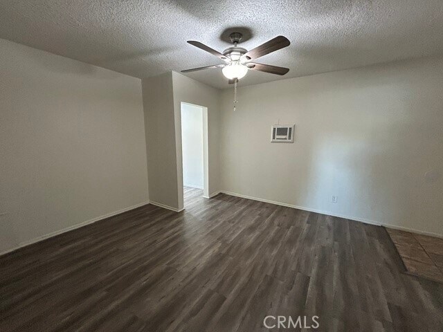 Building Photo - 685 E Vista Chino