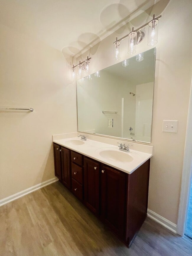 Building Photo - 4476 Farm Lake Dr
