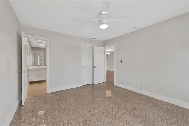 Building Photo - 2190 NE 51st Ct