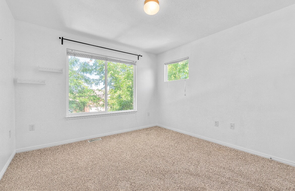 Building Photo - 5043 W Rock Butte