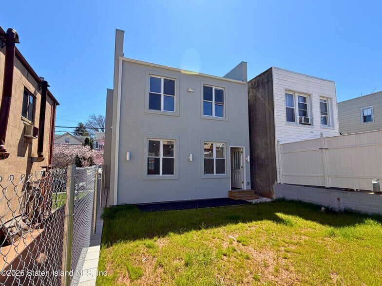 Building Photo - 189 St Marys Ave