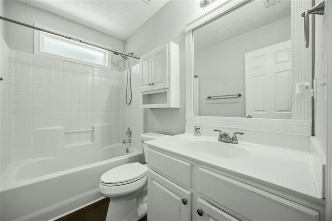 Building Photo - 572 Staghorn Ln