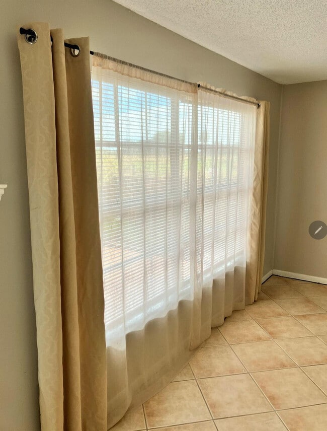 Building Photo - 5282 SE 43rd Trce