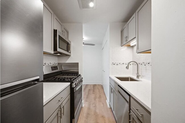 Floorplan - 2424 N.Clark