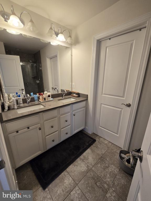 Building Photo - 2842 Golden Gate Ct