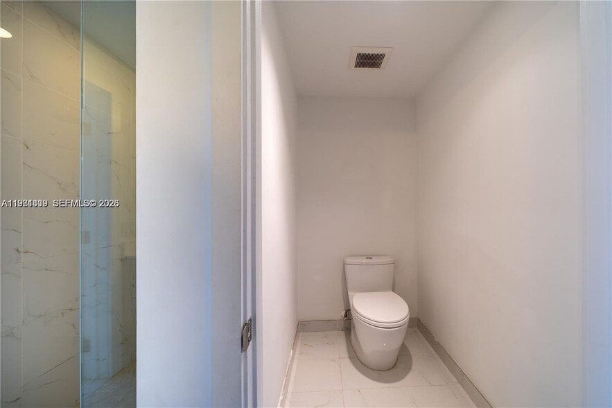 Building Photo - 16385 Biscayne Blvd