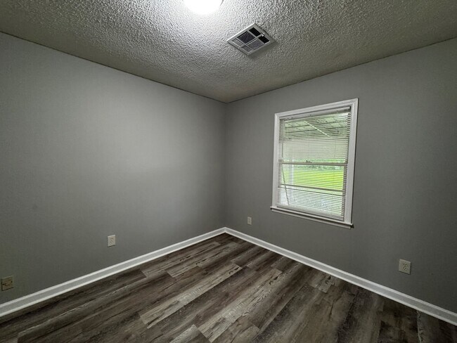 Building Photo - 406 Garden Homes Cir