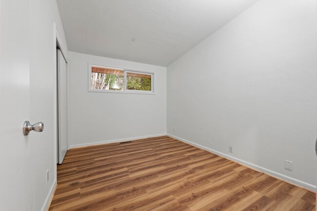 Building Photo - 817 Boughton St